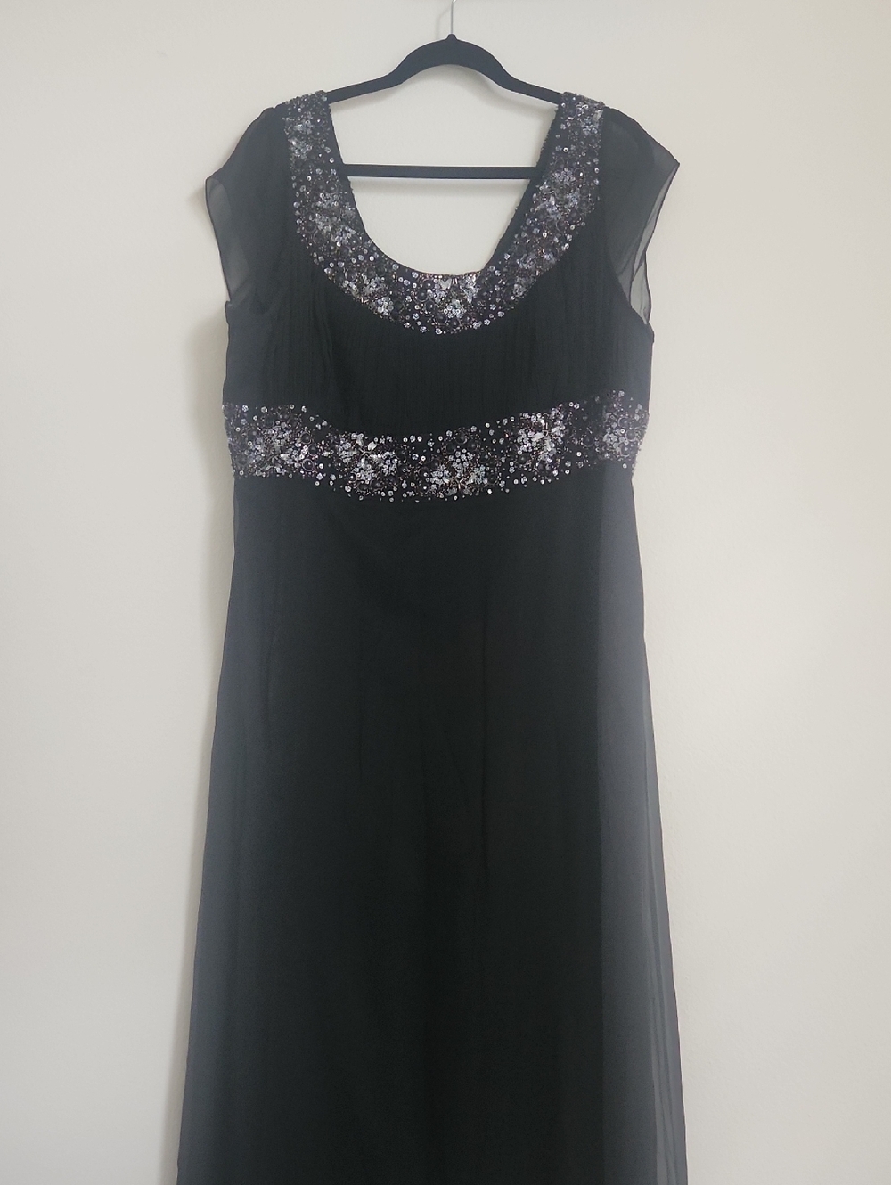 Adrianna Papell Black Evening Gown Dress Beaded Detail